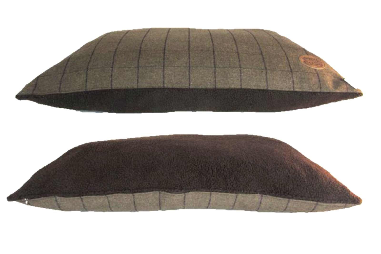 Snug and Cosy Cambridge Tweed Lounger