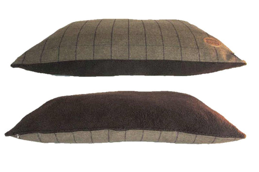 Snug and Cosy Cambridge Tweed Lounger