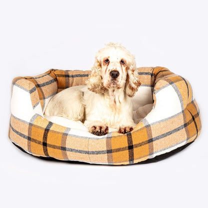Danish Design Bowmore Deluxe Slumber Dog Bed – Sand with dog
